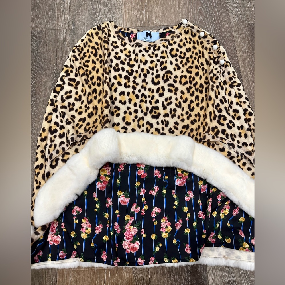 * Made from real fox fur.

* Used like new. Excellent condition.